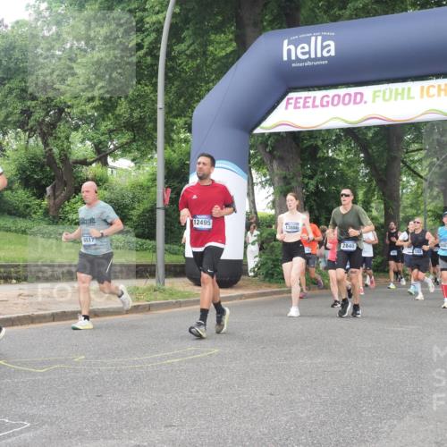 29.06.2025 - hella hamburg halbmarathon KatJ http://msf.ph/oto/8512486 29.06.2025 10:44:51 Zwischen KM18-KM19 1611, 2236, 2282, 2806, 2840, 6595, 7856 meine-sportfotos.de