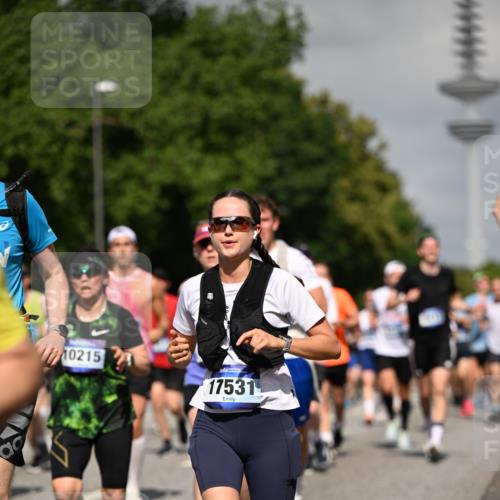 29.06.2025 - hella hamburg halbmarathon Dr. Thomas Lammeyer http://msf.ph/oto/8512492 29.06.2025 10:01:22 Kennedybrücke 1030, 1086, 1094, 1193, 1320, 1321, 1327, 1422, 1442, 2025, 2119, 2138, 2252, 2444, 2855, 2946, 3048, 3058, 3093, 3096, 3103, 3698, 3999, 4261, 4299, 4558, 5018, 5021, 5024, 5032, 5633, 5744, 5820, 5907, 6033, 6125, 6374, 6569, 6720, 6762, 6795, 6942, 7134, 7221, 7259, 7397, 7742, 7930, 7932, 7952, 8172, 8413, 8447, 8973, 9060, 9214, 9227, 9316, 9739, 9791, 9994, 10133, 10191, 10192, 10215, 10368, 10376, 10549, 10667, 10860, 11143, 11430 meine-sportfotos.de