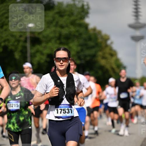 29.06.2025 - hella hamburg halbmarathon Dr. Thomas Lammeyer http://msf.ph/oto/8512511 29.06.2025 10:01:23 Kennedybrücke 1030, 1086, 1094, 1193, 1320, 1321, 1327, 1422, 1442, 2025, 2119, 2138, 2252, 2444, 2855, 2946, 3048, 3058, 3093, 3096, 3103, 3698, 3999, 4261, 4558, 5018, 5021, 5024, 5032, 5633, 5744, 5820, 5907, 6125, 6374, 6569, 6720, 6762, 6795, 6942, 7134, 7221, 7259, 7397, 7742, 7930, 7932, 7952, 8172, 8413, 8447, 8973, 9060, 9214, 9227, 9316, 9739, 9791, 9994, 10133, 10191, 10192, 10215, 10368, 10376, 10549, 10860, 11143, 11430 meine-sportfotos.de