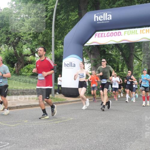29.06.2025 - hella hamburg halbmarathon KatJ http://msf.ph/oto/8512512 29.06.2025 10:44:51 Zwischen KM18-KM19 1611, 2236, 2282, 2806, 2840, 6595, 7856 meine-sportfotos.de