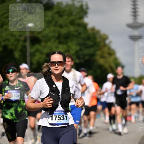 29.06.2025 - hella hamburg halbmarathon Dr. Thomas Lammeyer http://msf.ph/oto/8512515 29.06.2025 10:01:23 Kennedybrücke 1030, 1086, 1094, 1193, 1320, 1321, 1327, 1422, 1442, 2025, 2119, 2138, 2252, 2444, 2855, 2946, 3048, 3058, 3093, 3096, 3103, 3698, 3999, 4261, 4558, 5018, 5021, 5024, 5032, 5633, 5744, 5820, 5907, 6125, 6374, 6569, 6720, 6762, 6795, 6942, 7134, 7221, 7259, 7397, 7742, 7930, 7932, 7952, 8172, 8413, 8447, 8973, 9060, 9214, 9227, 9316, 9739, 9791, 9994, 10133, 10191, 10192, 10215, 10368, 10376, 10549, 10860, 11143, 11430 meine-sportfotos.de