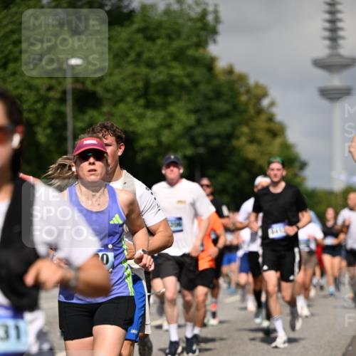 29.06.2025 - hella hamburg halbmarathon Dr. Thomas Lammeyer http://msf.ph/oto/8512539 29.06.2025 10:01:24 Kennedybrücke 1030, 1086, 1094, 1193, 1320, 1321, 1327, 1422, 1442, 2025, 2119, 2138, 2252, 2444, 2855, 2946, 3048, 3058, 3093, 3096, 3103, 3698, 3999, 4261, 4379, 4558, 5018, 5021, 5024, 5032, 5633, 5744, 5820, 5907, 6374, 6569, 6720, 6762, 6776, 6795, 6942, 7134, 7221, 7259, 7397, 7742, 7930, 7932, 7952, 8172, 8413, 8447, 8973, 9060, 9214, 9227, 9316, 9739, 9791, 9994, 10133, 10191, 10192, 10215, 10368, 10376, 10549, 10860, 11143, 11430 meine-sportfotos.de