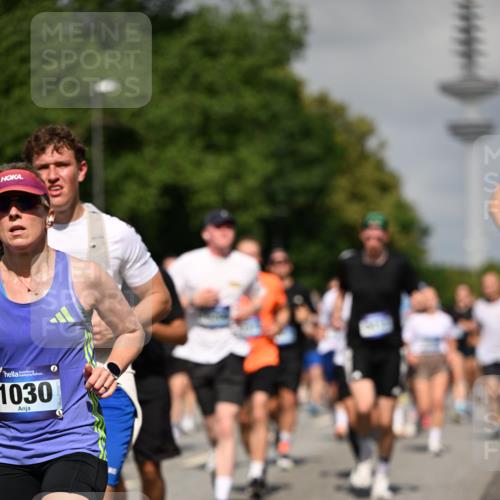 29.06.2025 - hella hamburg halbmarathon Dr. Thomas Lammeyer http://msf.ph/oto/8512569 29.06.2025 10:01:24 Kennedybrücke 1030, 1086, 1094, 1193, 1320, 1321, 1327, 1422, 1442, 2025, 2119, 2138, 2252, 2444, 2855, 2946, 3048, 3058, 3093, 3096, 3103, 3698, 3999, 4261, 4379, 4558, 5018, 5021, 5024, 5032, 5633, 5744, 5820, 5907, 6374, 6569, 6720, 6762, 6776, 6795, 6942, 7134, 7221, 7259, 7397, 7742, 7930, 7932, 7952, 8172, 8413, 8447, 8973, 9060, 9214, 9227, 9316, 9739, 9791, 9994, 10133, 10191, 10192, 10215, 10368, 10376, 10549, 10860, 11143, 11430 meine-sportfotos.de