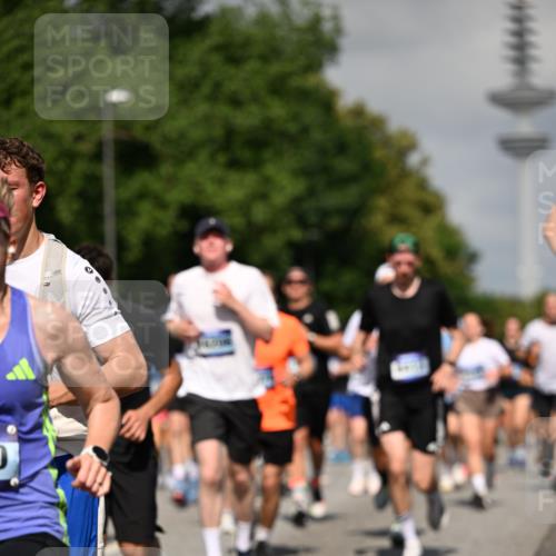 29.06.2025 - hella hamburg halbmarathon Dr. Thomas Lammeyer http://msf.ph/oto/8512586 29.06.2025 10:01:24 Kennedybrücke 1030, 1086, 1094, 1193, 1320, 1321, 1327, 1422, 1442, 2025, 2119, 2138, 2252, 2444, 2855, 2946, 3048, 3058, 3093, 3096, 3103, 3698, 3999, 4261, 4379, 4558, 5018, 5021, 5024, 5032, 5633, 5744, 5820, 5907, 6374, 6569, 6720, 6762, 6776, 6795, 6942, 7134, 7221, 7259, 7397, 7742, 7930, 7932, 7952, 8172, 8413, 8447, 8973, 9060, 9214, 9227, 9316, 9739, 9791, 9994, 10133, 10191, 10192, 10215, 10368, 10376, 10549, 10860, 11143, 11430 meine-sportfotos.de