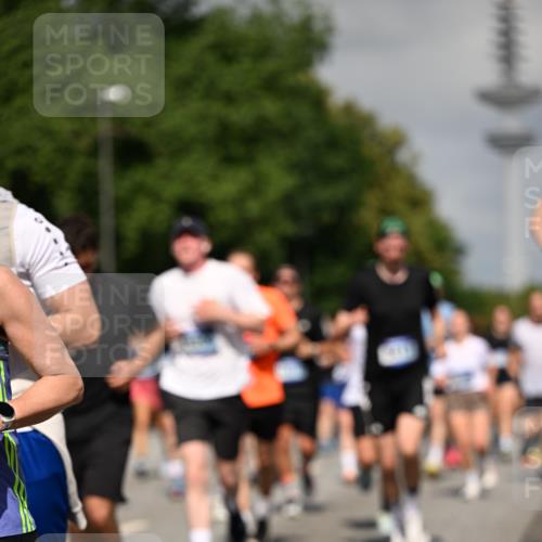 29.06.2025 - hella hamburg halbmarathon Dr. Thomas Lammeyer http://msf.ph/oto/8512591 29.06.2025 10:01:25 Kennedybrücke 1030, 1086, 1094, 1193, 1320, 1321, 1327, 1422, 1442, 2025, 2119, 2138, 2252, 2444, 2855, 2946, 3048, 3058, 3093, 3096, 3103, 3698, 3999, 4261, 4379, 4558, 5021, 5024, 5032, 5633, 5744, 5820, 5907, 6374, 6569, 6720, 6762, 6776, 6795, 6942, 7134, 7221, 7259, 7397, 7742, 7930, 7932, 7952, 7973, 8172, 8413, 8447, 8973, 9214, 9227, 9316, 9739, 9791, 9994, 10133, 10191, 10192, 10215, 10368, 10376, 10549, 10860, 11143, 11430 meine-sportfotos.de