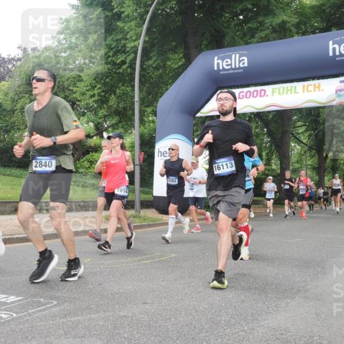 29.06.2025 - hella hamburg halbmarathon KatJ http://msf.ph/oto/8512595 29.06.2025 10:44:53 Zwischen KM18-KM19 1611, 2282, 2806, 2840, 2907, 6104, 6595, 7856 meine-sportfotos.de