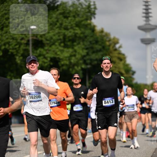 29.06.2025 - hella hamburg halbmarathon Dr. Thomas Lammeyer http://msf.ph/oto/8512607 29.06.2025 10:01:25 Kennedybrücke 1030, 1086, 1094, 1193, 1320, 1321, 1327, 1422, 1442, 2025, 2119, 2138, 2252, 2444, 2855, 2946, 3048, 3058, 3093, 3096, 3103, 3698, 3999, 4261, 4379, 4558, 5021, 5024, 5032, 5633, 5744, 5820, 5907, 6374, 6569, 6720, 6762, 6776, 6795, 6942, 7134, 7221, 7259, 7397, 7742, 7930, 7932, 7952, 7973, 8172, 8413, 8447, 8973, 9214, 9227, 9316, 9739, 9791, 9994, 10133, 10191, 10192, 10215, 10368, 10376, 10549, 10860, 11143, 11430 meine-sportfotos.de