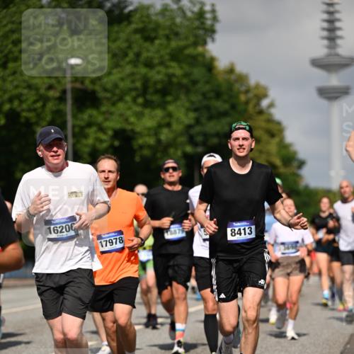 29.06.2025 - hella hamburg halbmarathon Dr. Thomas Lammeyer http://msf.ph/oto/8512616 29.06.2025 10:01:26 Kennedybrücke 1030, 1094, 1193, 1320, 1321, 1327, 1422, 1442, 2025, 2119, 2138, 2252, 2444, 2855, 2946, 3048, 3058, 3093, 3096, 3698, 3999, 4261, 4379, 5021, 5024, 5032, 5633, 5744, 5820, 5907, 6374, 6569, 6720, 6762, 6776, 6795, 6942, 7134, 7221, 7259, 7397, 7742, 7930, 7932, 7952, 7973, 8172, 8413, 8447, 8973, 9214, 9227, 9316, 9739, 9791, 9994, 10133, 10191, 10192, 10215, 10368, 10376, 10860, 11143, 11430 meine-sportfotos.de