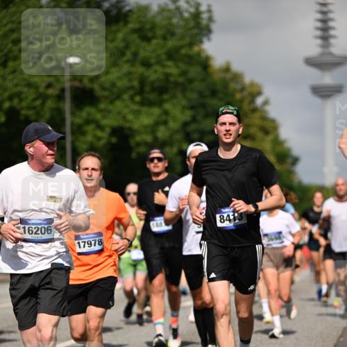 29.06.2025 - hella hamburg halbmarathon Dr. Thomas Lammeyer http://msf.ph/oto/8512626 29.06.2025 10:01:26 Kennedybrücke 1030, 1094, 1193, 1320, 1321, 1327, 1422, 1442, 2025, 2119, 2138, 2252, 2444, 2855, 2946, 3048, 3058, 3093, 3096, 3698, 3999, 4261, 4379, 5021, 5024, 5032, 5633, 5744, 5820, 5907, 6374, 6569, 6720, 6762, 6776, 6795, 6942, 7134, 7221, 7259, 7397, 7742, 7930, 7932, 7952, 7973, 8172, 8413, 8447, 8973, 9214, 9227, 9316, 9739, 9791, 9994, 10133, 10191, 10192, 10215, 10368, 10376, 10860, 11143, 11430 meine-sportfotos.de
