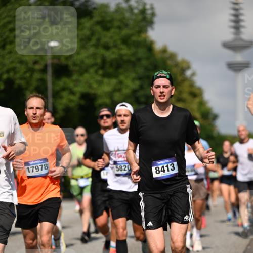 29.06.2025 - hella hamburg halbmarathon Dr. Thomas Lammeyer http://msf.ph/oto/8512642 29.06.2025 10:01:26 Kennedybrücke 1030, 1094, 1193, 1320, 1321, 1327, 1422, 1442, 2025, 2119, 2138, 2252, 2444, 2855, 2946, 3048, 3058, 3093, 3096, 3698, 3999, 4261, 4379, 5021, 5024, 5032, 5633, 5744, 5820, 5907, 6374, 6569, 6720, 6762, 6776, 6795, 6942, 7134, 7221, 7259, 7397, 7742, 7930, 7932, 7952, 7973, 8172, 8413, 8447, 8973, 9214, 9227, 9316, 9739, 9791, 9994, 10133, 10191, 10192, 10215, 10368, 10376, 10860, 11143, 11430 meine-sportfotos.de