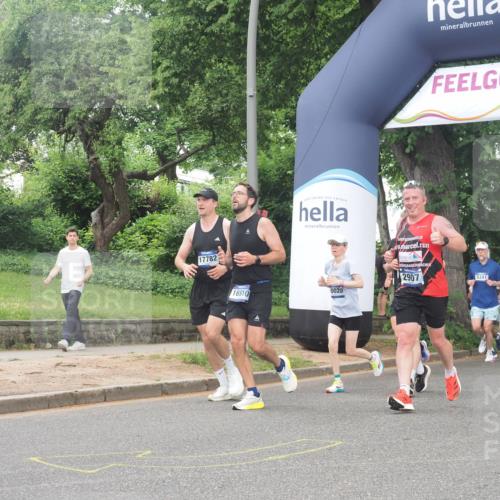 29.06.2025 - hella hamburg halbmarathon KatJ http://msf.ph/oto/8512643 29.06.2025 10:44:56 Zwischen KM18-KM19 2282, 2806, 2840, 2907, 3251, 5341, 6104, 7856 meine-sportfotos.de