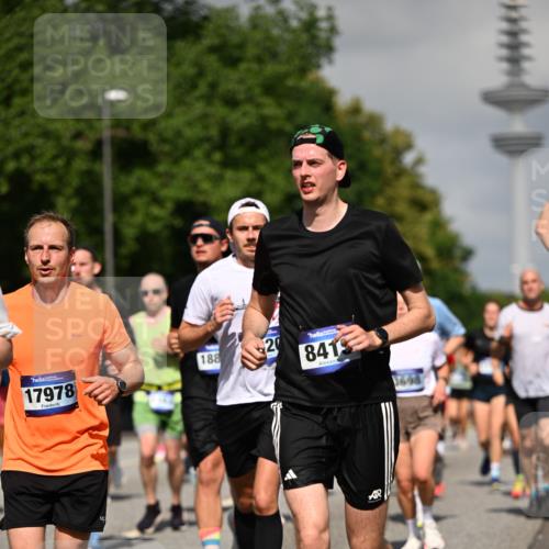 29.06.2025 - hella hamburg halbmarathon Dr. Thomas Lammeyer http://msf.ph/oto/8512652 29.06.2025 10:01:27 Kennedybrücke 1030, 1094, 1193, 1320, 1321, 1327, 1422, 1442, 2025, 2119, 2138, 2252, 2444, 2855, 2946, 3048, 3058, 3093, 3096, 3698, 3999, 4261, 4379, 5021, 5024, 5032, 5633, 5744, 5820, 5907, 6374, 6569, 6720, 6762, 6776, 6795, 6942, 7134, 7221, 7259, 7397, 7478, 7742, 7930, 7932, 7952, 7973, 8172, 8413, 8447, 8973, 9214, 9227, 9316, 9739, 9791, 9994, 10133, 10191, 10192, 10215, 10368, 10376, 10860, 11143, 11430 meine-sportfotos.de