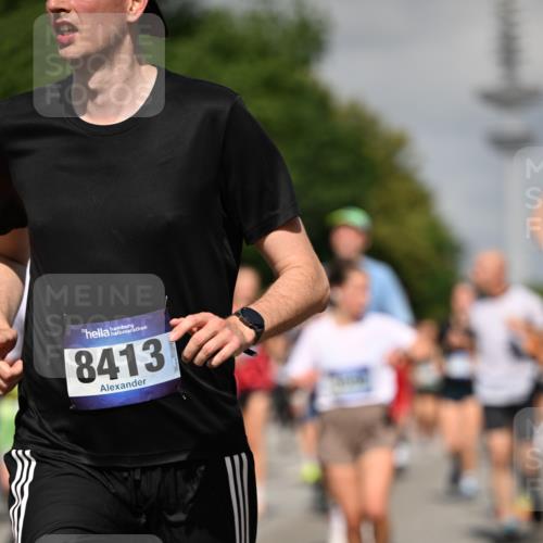 29.06.2025 - hella hamburg halbmarathon Dr. Thomas Lammeyer http://msf.ph/oto/8512695 29.06.2025 10:01:28 Kennedybrücke 1030, 1094, 1193, 1320, 1321, 1327, 1422, 1442, 2025, 2119, 2138, 2252, 2444, 2855, 2946, 3048, 3058, 3093, 3096, 3698, 3999, 4261, 4379, 5021, 5024, 5032, 5633, 5744, 5820, 5907, 6374, 6569, 6628, 6720, 6762, 6776, 6795, 6942, 7134, 7221, 7259, 7397, 7478, 7742, 7930, 7932, 7952, 7973, 8172, 8413, 8447, 8973, 9214, 9227, 9739, 9791, 9994, 10133, 10191, 10192, 10215, 10368, 10376, 10860, 11143, 11430 meine-sportfotos.de