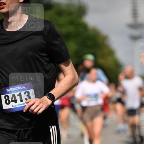 29.06.2025 - hella hamburg halbmarathon Dr. Thomas Lammeyer http://msf.ph/oto/8512698 29.06.2025 10:01:28 Kennedybrücke 1030, 1094, 1193, 1320, 1321, 1327, 1422, 1442, 2025, 2119, 2138, 2252, 2444, 2855, 2946, 3048, 3058, 3093, 3096, 3698, 3999, 4261, 4379, 5021, 5024, 5032, 5633, 5744, 5820, 5907, 6374, 6569, 6628, 6720, 6762, 6776, 6795, 6942, 7134, 7221, 7259, 7397, 7478, 7742, 7930, 7932, 7952, 7973, 8172, 8413, 8447, 8973, 9214, 9227, 9739, 9791, 9994, 10133, 10191, 10192, 10215, 10368, 10376, 10860, 11143, 11430 meine-sportfotos.de