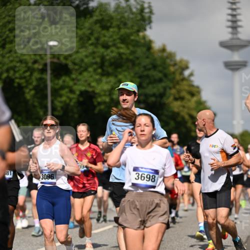 29.06.2025 - hella hamburg halbmarathon Dr. Thomas Lammeyer http://msf.ph/oto/8512712 29.06.2025 10:01:29 Kennedybrücke 1030, 1094, 1193, 1320, 1321, 1327, 1422, 2025, 2119, 2138, 2252, 2444, 2855, 2946, 3048, 3058, 3093, 3096, 3698, 3999, 4261, 4379, 5021, 5032, 5633, 5820, 5907, 6374, 6569, 6628, 6720, 6762, 6776, 6795, 6942, 7134, 7221, 7259, 7397, 7478, 7742, 7930, 7932, 7952, 7973, 8172, 8413, 8447, 8973, 9214, 9227, 9739, 9791, 9994, 10133, 10191, 10192, 10215, 10368, 10376, 10860, 11143, 11430 meine-sportfotos.de