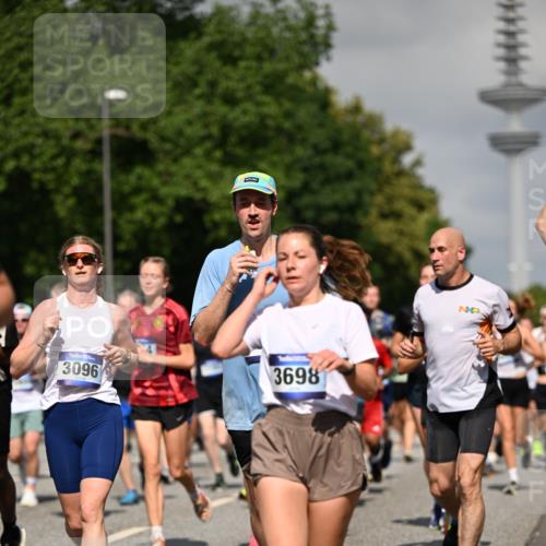 29.06.2025 - hella hamburg halbmarathon Dr. Thomas Lammeyer http://msf.ph/oto/8512721 29.06.2025 10:01:29 Kennedybrücke 1030, 1094, 1193, 1320, 1321, 1327, 1422, 2025, 2119, 2138, 2252, 2444, 2855, 2946, 3048, 3058, 3093, 3096, 3698, 3999, 4261, 4379, 5021, 5032, 5633, 5820, 5907, 6374, 6569, 6628, 6720, 6762, 6776, 6795, 6942, 7134, 7221, 7259, 7397, 7478, 7742, 7930, 7932, 7952, 7973, 8172, 8413, 8447, 8973, 9214, 9227, 9739, 9791, 9994, 10133, 10191, 10192, 10215, 10368, 10376, 10860, 11143, 11430 meine-sportfotos.de