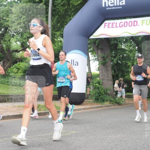 29.06.2025 - hella hamburg halbmarathon KatJ http://msf.ph/oto/8512725 29.06.2025 10:44:58 Zwischen KM18-KM19 1595, 2282, 2806, 2907, 3251, 4088, 5277, 5341, 6104, 6302, 7856 meine-sportfotos.de