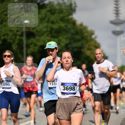 29.06.2025 - hella hamburg halbmarathon Dr. Thomas Lammeyer http://msf.ph/oto/8512729 29.06.2025 10:01:29 Kennedybrücke 1030, 1094, 1193, 1320, 1321, 1327, 1422, 2025, 2119, 2138, 2252, 2444, 2855, 2946, 3048, 3058, 3093, 3096, 3698, 3999, 4261, 4379, 5021, 5032, 5633, 5820, 5907, 6374, 6569, 6628, 6720, 6762, 6776, 6795, 6942, 7134, 7221, 7259, 7397, 7478, 7742, 7930, 7932, 7952, 7973, 8172, 8413, 8447, 8973, 9214, 9227, 9739, 9791, 9994, 10133, 10191, 10192, 10215, 10368, 10376, 10860, 11143, 11430 meine-sportfotos.de