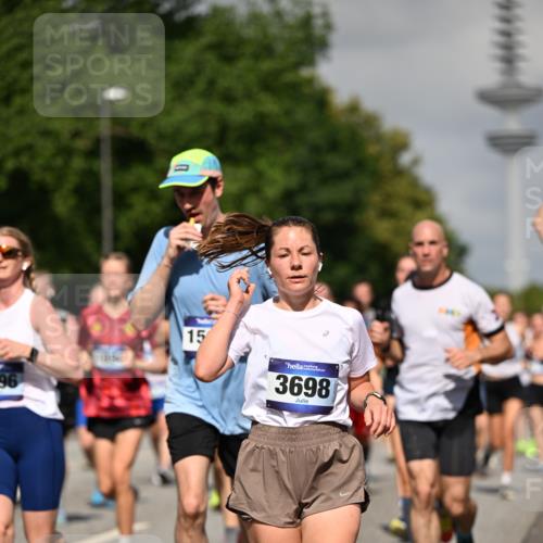 29.06.2025 - hella hamburg halbmarathon Dr. Thomas Lammeyer http://msf.ph/oto/8512731 29.06.2025 10:01:30 Kennedybrücke 1030, 1094, 1193, 1320, 1321, 1327, 1422, 2025, 2119, 2138, 2252, 2444, 2855, 2946, 3048, 3058, 3093, 3096, 3698, 3999, 4261, 4379, 5021, 5032, 5633, 5820, 5907, 6374, 6569, 6628, 6720, 6776, 6942, 7134, 7221, 7259, 7397, 7478, 7742, 7930, 7932, 7952, 7973, 8172, 8176, 8413, 8973, 9214, 9227, 9739, 9791, 9994, 10133, 10191, 10192, 10215, 10368, 10376, 10860, 11143, 11430 meine-sportfotos.de