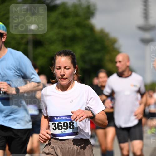 29.06.2025 - hella hamburg halbmarathon Dr. Thomas Lammeyer http://msf.ph/oto/8512752 29.06.2025 10:01:30 Kennedybrücke 1030, 1094, 1193, 1320, 1321, 1327, 1422, 2025, 2119, 2138, 2252, 2444, 2855, 2946, 3048, 3058, 3093, 3096, 3698, 3999, 4261, 4379, 5021, 5032, 5633, 5820, 5907, 6374, 6569, 6628, 6720, 6776, 6942, 7134, 7221, 7259, 7397, 7478, 7742, 7930, 7932, 7952, 7973, 8172, 8176, 8413, 8973, 9214, 9227, 9739, 9791, 9994, 10133, 10191, 10192, 10215, 10368, 10376, 10860, 11143, 11430 meine-sportfotos.de