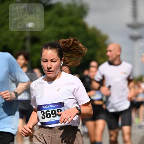 29.06.2025 - hella hamburg halbmarathon Dr. Thomas Lammeyer http://msf.ph/oto/8512759 29.06.2025 10:01:31 Kennedybrücke 1030, 1094, 1193, 1320, 1321, 1327, 1422, 1870, 2025, 2119, 2138, 2252, 2397, 2444, 2855, 2946, 3048, 3058, 3093, 3096, 3698, 3999, 4379, 5021, 5032, 5633, 5820, 5907, 6374, 6569, 6628, 6720, 6776, 6942, 7134, 7221, 7259, 7397, 7478, 7594, 7742, 7930, 7932, 7952, 7973, 8172, 8176, 8413, 8973, 9214, 9227, 9739, 9791, 9994, 10133, 10191, 10192, 10215, 10368, 10376, 10860, 11143, 11430 meine-sportfotos.de
