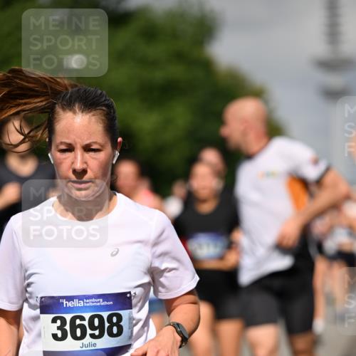 29.06.2025 - hella hamburg halbmarathon Dr. Thomas Lammeyer http://msf.ph/oto/8512773 29.06.2025 10:01:31 Kennedybrücke 1030, 1094, 1193, 1320, 1321, 1327, 1422, 1870, 2025, 2119, 2138, 2252, 2397, 2444, 2855, 2946, 3048, 3058, 3093, 3096, 3698, 3999, 4379, 5021, 5032, 5633, 5820, 5907, 6374, 6569, 6628, 6720, 6776, 6942, 7134, 7221, 7259, 7397, 7478, 7594, 7742, 7930, 7932, 7952, 7973, 8172, 8176, 8413, 8973, 9214, 9227, 9739, 9791, 9994, 10133, 10191, 10192, 10215, 10368, 10376, 10860, 11143, 11430 meine-sportfotos.de