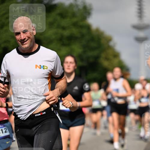 29.06.2025 - hella hamburg halbmarathon Dr. Thomas Lammeyer http://msf.ph/oto/8512811 29.06.2025 10:01:32 Kennedybrücke 1030, 1094, 1193, 1320, 1321, 1335, 1422, 1870, 2025, 2138, 2252, 2397, 2444, 2855, 2946, 3048, 3058, 3093, 3096, 3698, 3999, 4379, 5021, 5032, 5633, 5820, 5907, 6374, 6569, 6628, 6720, 6776, 6942, 7134, 7221, 7259, 7397, 7478, 7594, 7742, 7930, 7932, 7952, 7973, 8172, 8176, 8413, 8689, 8973, 9214, 9227, 9739, 9791, 9994, 10133, 10191, 10192, 10215, 10368, 10376, 10860, 11143, 11430 meine-sportfotos.de