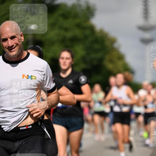 29.06.2025 - hella hamburg halbmarathon Dr. Thomas Lammeyer http://msf.ph/oto/8512814 29.06.2025 10:01:32 Kennedybrücke 1030, 1094, 1193, 1320, 1321, 1335, 1422, 1870, 2025, 2138, 2252, 2397, 2444, 2855, 2946, 3048, 3058, 3093, 3096, 3698, 3999, 4379, 5021, 5032, 5633, 5820, 5907, 6374, 6569, 6628, 6720, 6776, 6942, 7134, 7221, 7259, 7397, 7478, 7594, 7742, 7930, 7932, 7952, 7973, 8172, 8176, 8413, 8689, 8973, 9214, 9227, 9739, 9791, 9994, 10133, 10191, 10192, 10215, 10368, 10376, 10860, 11143, 11430 meine-sportfotos.de