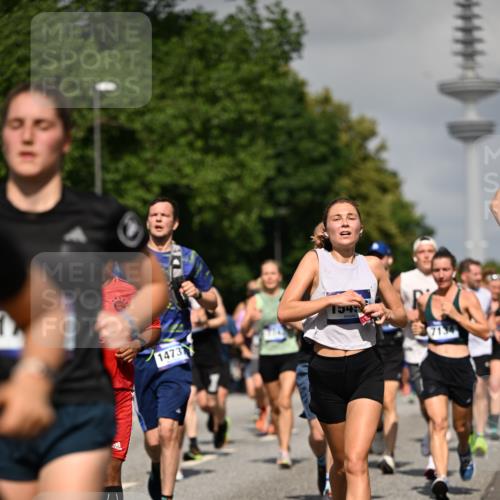29.06.2025 - hella hamburg halbmarathon Dr. Thomas Lammeyer http://msf.ph/oto/8512848 29.06.2025 10:01:33 Kennedybrücke 1030, 1094, 1193, 1258, 1320, 1321, 1335, 1422, 1870, 2025, 2138, 2252, 2397, 2444, 2855, 2946, 3048, 3058, 3093, 3096, 3698, 3999, 4379, 4986, 5021, 5032, 5633, 5820, 5907, 6374, 6569, 6628, 6720, 6776, 6942, 7134, 7221, 7397, 7478, 7594, 7724, 7742, 7930, 7932, 7952, 7973, 8172, 8176, 8413, 8689, 8973, 9214, 9227, 9739, 9791, 9994, 10133, 10191, 10192, 10215, 10368, 10376, 10860, 11143, 11430 meine-sportfotos.de