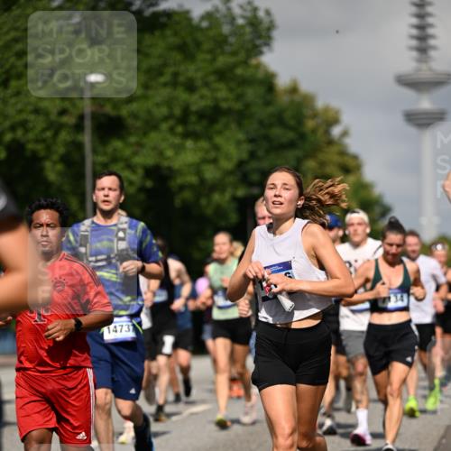 29.06.2025 - hella hamburg halbmarathon Dr. Thomas Lammeyer http://msf.ph/oto/8512860 29.06.2025 10:01:34 Kennedybrücke 1030, 1094, 1193, 1258, 1320, 1321, 1335, 1422, 1870, 2025, 2138, 2252, 2397, 2444, 2946, 3048, 3058, 3093, 3096, 3698, 3999, 4379, 4986, 5021, 5032, 5633, 5820, 5907, 6374, 6569, 6628, 6720, 6776, 6942, 7134, 7221, 7397, 7478, 7594, 7646, 7724, 7742, 7930, 7932, 7952, 7973, 8172, 8176, 8413, 8689, 8973, 9214, 9227, 9739, 9791, 9994, 10215, 10368, 10376, 10860, 11143, 11430 meine-sportfotos.de