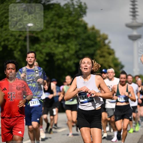 29.06.2025 - hella hamburg halbmarathon Dr. Thomas Lammeyer http://msf.ph/oto/8512863 29.06.2025 10:01:34 Kennedybrücke 1030, 1094, 1193, 1258, 1320, 1321, 1335, 1422, 1870, 2025, 2138, 2252, 2397, 2444, 2946, 3048, 3058, 3093, 3096, 3698, 3999, 4379, 4986, 5021, 5032, 5633, 5820, 5907, 6374, 6569, 6628, 6720, 6776, 6942, 7134, 7221, 7397, 7478, 7594, 7646, 7724, 7742, 7930, 7932, 7952, 7973, 8172, 8176, 8413, 8689, 8973, 9214, 9227, 9739, 9791, 9994, 10215, 10368, 10376, 10860, 11143, 11430 meine-sportfotos.de