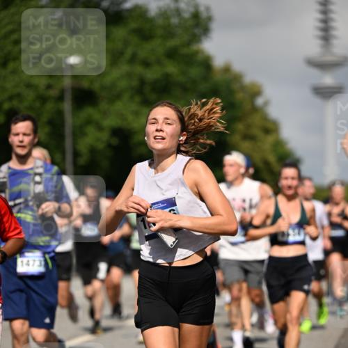29.06.2025 - hella hamburg halbmarathon Dr. Thomas Lammeyer http://msf.ph/oto/8512878 29.06.2025 10:01:35 Kennedybrücke 1030, 1094, 1193, 1258, 1320, 1321, 1335, 1422, 1870, 2025, 2138, 2252, 2397, 2444, 2946, 3048, 3058, 3096, 3698, 3999, 4379, 4986, 5021, 5032, 5633, 5820, 5907, 6356, 6374, 6569, 6628, 6720, 6776, 6942, 7134, 7221, 7478, 7594, 7646, 7724, 7742, 7930, 7932, 7952, 7973, 8172, 8176, 8413, 8689, 8973, 9214, 9227, 9739, 9791, 9994, 10215, 10368, 10376, 10860, 11143, 11430 meine-sportfotos.de