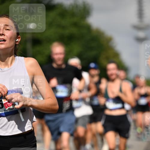 29.06.2025 - hella hamburg halbmarathon Dr. Thomas Lammeyer http://msf.ph/oto/8512912 29.06.2025 10:01:35 Kennedybrücke 1030, 1094, 1193, 1258, 1320, 1321, 1335, 1422, 1870, 2025, 2138, 2252, 2397, 2444, 2946, 3048, 3058, 3096, 3698, 3999, 4379, 4986, 5021, 5032, 5633, 5820, 5907, 6356, 6374, 6569, 6628, 6720, 6776, 6942, 7134, 7221, 7478, 7594, 7646, 7724, 7742, 7930, 7932, 7952, 7973, 8172, 8176, 8413, 8689, 8973, 9214, 9227, 9739, 9791, 9994, 10215, 10368, 10376, 10860, 11143, 11430 meine-sportfotos.de
