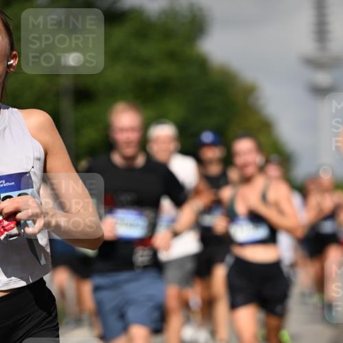 29.06.2025 - hella hamburg halbmarathon Dr. Thomas Lammeyer http://msf.ph/oto/8512914 29.06.2025 10:01:36 Kennedybrücke 1030, 1094, 1193, 1258, 1320, 1321, 1335, 1422, 1870, 2138, 2252, 2397, 2444, 2946, 3048, 3058, 3096, 3698, 3999, 4379, 4986, 5021, 5032, 5633, 5672, 5820, 5907, 6356, 6374, 6569, 6628, 6720, 6776, 7134, 7221, 7478, 7594, 7646, 7724, 7742, 7930, 7932, 7952, 7973, 8172, 8176, 8413, 8689, 8973, 9214, 9227, 9739, 9791, 9994, 10368, 10376, 10860, 11143, 11430 meine-sportfotos.de