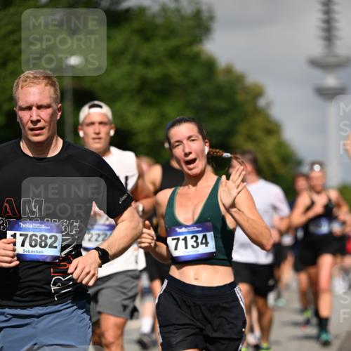 29.06.2025 - hella hamburg halbmarathon Dr. Thomas Lammeyer http://msf.ph/oto/8512933 29.06.2025 10:01:36 Kennedybrücke 1030, 1094, 1193, 1258, 1320, 1321, 1335, 1422, 1870, 2138, 2252, 2397, 2444, 2946, 3048, 3058, 3096, 3698, 3999, 4379, 4986, 5021, 5032, 5633, 5672, 5820, 5907, 6356, 6374, 6569, 6628, 6720, 6776, 7134, 7221, 7478, 7594, 7646, 7724, 7742, 7930, 7932, 7952, 7973, 8172, 8176, 8413, 8689, 8973, 9214, 9227, 9739, 9791, 9994, 10368, 10376, 10860, 11143, 11430 meine-sportfotos.de