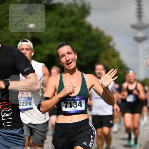 29.06.2025 - hella hamburg halbmarathon Dr. Thomas Lammeyer http://msf.ph/oto/8512940 29.06.2025 10:01:37 Kennedybrücke 1094, 1193, 1258, 1320, 1321, 1335, 1422, 1870, 2138, 2252, 2397, 2444, 2448, 2946, 3048, 3058, 3096, 3698, 3999, 4379, 4986, 5021, 5032, 5633, 5672, 5820, 5907, 6356, 6374, 6569, 6628, 6720, 6776, 7134, 7221, 7478, 7594, 7646, 7724, 7742, 7930, 7952, 7973, 8172, 8176, 8413, 8689, 8973, 9145, 9214, 9227, 9739, 9791, 9994, 10368, 10376, 10860, 11143, 11430 meine-sportfotos.de