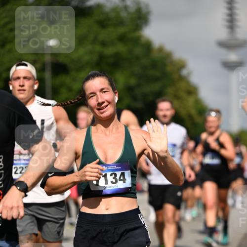 29.06.2025 - hella hamburg halbmarathon Dr. Thomas Lammeyer http://msf.ph/oto/8512942 29.06.2025 10:01:37 Kennedybrücke 1094, 1193, 1258, 1320, 1321, 1335, 1422, 1870, 2138, 2252, 2397, 2444, 2448, 2946, 3048, 3058, 3096, 3698, 3999, 4379, 4986, 5021, 5032, 5633, 5672, 5820, 5907, 6356, 6374, 6569, 6628, 6720, 6776, 7134, 7221, 7478, 7594, 7646, 7724, 7742, 7930, 7952, 7973, 8172, 8176, 8413, 8689, 8973, 9145, 9214, 9227, 9739, 9791, 9994, 10368, 10376, 10860, 11143, 11430 meine-sportfotos.de