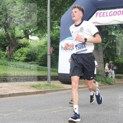 29.06.2025 - hella hamburg halbmarathon KatJ http://msf.ph/oto/8512943 29.06.2025 10:45:09 Zwischen KM18-KM19 2606 meine-sportfotos.de