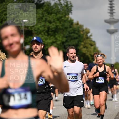 29.06.2025 - hella hamburg halbmarathon Dr. Thomas Lammeyer http://msf.ph/oto/8512951 29.06.2025 10:01:37 Kennedybrücke 1094, 1193, 1258, 1320, 1321, 1335, 1422, 1870, 2138, 2252, 2397, 2444, 2448, 2946, 3048, 3058, 3096, 3698, 3999, 4379, 4986, 5021, 5032, 5633, 5672, 5820, 5907, 6356, 6374, 6569, 6628, 6720, 6776, 7134, 7221, 7478, 7594, 7646, 7724, 7742, 7930, 7952, 7973, 8172, 8176, 8413, 8689, 8973, 9145, 9214, 9227, 9739, 9791, 9994, 10368, 10376, 10860, 11143, 11430 meine-sportfotos.de