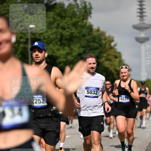 29.06.2025 - hella hamburg halbmarathon Dr. Thomas Lammeyer http://msf.ph/oto/8512956 29.06.2025 10:01:37 Kennedybrücke 1094, 1193, 1258, 1320, 1321, 1335, 1422, 1870, 2138, 2252, 2397, 2444, 2448, 2946, 3048, 3058, 3096, 3698, 3999, 4379, 4986, 5021, 5032, 5633, 5672, 5820, 5907, 6356, 6374, 6569, 6628, 6720, 6776, 7134, 7221, 7478, 7594, 7646, 7724, 7742, 7930, 7952, 7973, 8172, 8176, 8413, 8689, 8973, 9145, 9214, 9227, 9739, 9791, 9994, 10368, 10376, 10860, 11143, 11430 meine-sportfotos.de