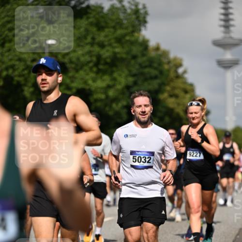 29.06.2025 - hella hamburg halbmarathon Dr. Thomas Lammeyer http://msf.ph/oto/8512961 29.06.2025 10:01:38 Kennedybrücke 1094, 1193, 1258, 1320, 1321, 1335, 1422, 1870, 2138, 2252, 2397, 2444, 2448, 2488, 2946, 3048, 3058, 3096, 3698, 3999, 4379, 4986, 5021, 5032, 5633, 5672, 5820, 5907, 6356, 6374, 6569, 6628, 6776, 7134, 7221, 7478, 7594, 7646, 7724, 7742, 7952, 7973, 8172, 8176, 8413, 8689, 8973, 9145, 9214, 9227, 9739, 9791, 9994, 10368, 10376, 10860, 11143, 11430 meine-sportfotos.de
