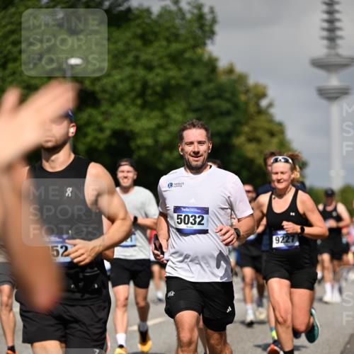 29.06.2025 - hella hamburg halbmarathon Dr. Thomas Lammeyer http://msf.ph/oto/8512966 29.06.2025 10:01:38 Kennedybrücke 1094, 1193, 1258, 1320, 1321, 1335, 1422, 1870, 2138, 2252, 2397, 2444, 2448, 2488, 2946, 3048, 3058, 3096, 3698, 3999, 4379, 4986, 5021, 5032, 5633, 5672, 5820, 5907, 6356, 6374, 6569, 6628, 6776, 7134, 7221, 7478, 7594, 7646, 7724, 7742, 7952, 7973, 8172, 8176, 8413, 8689, 8973, 9145, 9214, 9227, 9739, 9791, 9994, 10368, 10376, 10860, 11143, 11430 meine-sportfotos.de