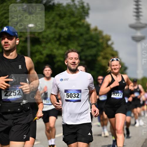 29.06.2025 - hella hamburg halbmarathon Dr. Thomas Lammeyer http://msf.ph/oto/8512976 29.06.2025 10:01:38 Kennedybrücke 1094, 1193, 1258, 1320, 1321, 1335, 1422, 1870, 2138, 2252, 2397, 2444, 2448, 2488, 2946, 3048, 3058, 3096, 3698, 3999, 4379, 4986, 5021, 5032, 5633, 5672, 5820, 5907, 6356, 6374, 6569, 6628, 6776, 7134, 7221, 7478, 7594, 7646, 7724, 7742, 7952, 7973, 8172, 8176, 8413, 8689, 8973, 9145, 9214, 9227, 9739, 9791, 9994, 10368, 10376, 10860, 11143, 11430 meine-sportfotos.de