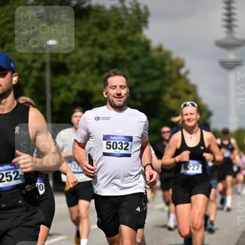 29.06.2025 - hella hamburg halbmarathon Dr. Thomas Lammeyer http://msf.ph/oto/8512981 29.06.2025 10:01:38 Kennedybrücke 1094, 1193, 1258, 1320, 1321, 1335, 1422, 1870, 2138, 2252, 2397, 2444, 2448, 2488, 2946, 3048, 3058, 3096, 3698, 3999, 4379, 4986, 5021, 5032, 5633, 5672, 5820, 5907, 6356, 6374, 6569, 6628, 6776, 7134, 7221, 7478, 7594, 7646, 7724, 7742, 7952, 7973, 8172, 8176, 8413, 8689, 8973, 9145, 9214, 9227, 9739, 9791, 9994, 10368, 10376, 10860, 11143, 11430 meine-sportfotos.de
