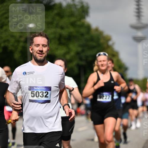 29.06.2025 - hella hamburg halbmarathon Dr. Thomas Lammeyer http://msf.ph/oto/8512992 29.06.2025 10:01:39 Kennedybrücke 1094, 1193, 1258, 1320, 1321, 1335, 1422, 1870, 2138, 2252, 2397, 2444, 2448, 2488, 2946, 3048, 3058, 3096, 3698, 3999, 4379, 4986, 5032, 5633, 5672, 5820, 5907, 6356, 6374, 6569, 6628, 6776, 7134, 7221, 7478, 7594, 7646, 7724, 7742, 7952, 7973, 7976, 8172, 8176, 8413, 8689, 8973, 9145, 9214, 9227, 9739, 9994, 10368, 10376, 10860, 11143, 11430 meine-sportfotos.de