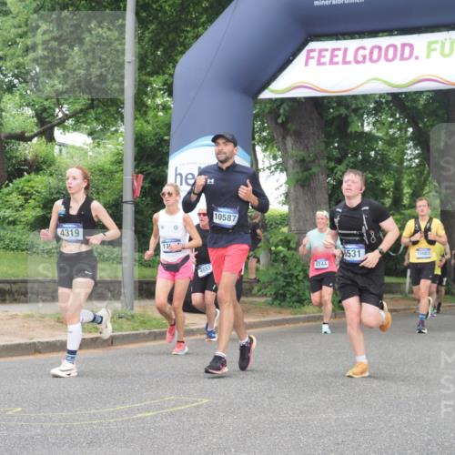 29.06.2025 - hella hamburg halbmarathon KatJ http://msf.ph/oto/8513011 29.06.2025 10:45:13 Zwischen KM18-KM19 4319, 4379, 6531 meine-sportfotos.de