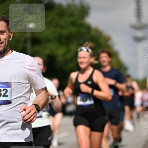29.06.2025 - hella hamburg halbmarathon Dr. Thomas Lammeyer http://msf.ph/oto/8513016 29.06.2025 10:01:39 Kennedybrücke 1094, 1193, 1258, 1320, 1321, 1335, 1422, 1870, 2138, 2252, 2397, 2444, 2448, 2488, 2946, 3048, 3058, 3096, 3698, 3999, 4379, 4986, 5032, 5633, 5672, 5820, 5907, 6356, 6374, 6569, 6628, 6776, 7134, 7221, 7478, 7594, 7646, 7724, 7742, 7952, 7973, 7976, 8172, 8176, 8413, 8689, 8973, 9145, 9214, 9227, 9739, 9994, 10368, 10376, 10860, 11143, 11430 meine-sportfotos.de