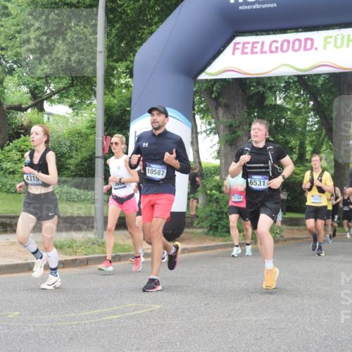 29.06.2025 - hella hamburg halbmarathon KatJ http://msf.ph/oto/8513018 29.06.2025 10:45:13 Zwischen KM18-KM19 4319, 4379, 6531 meine-sportfotos.de
