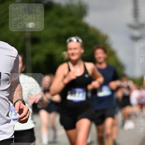 29.06.2025 - hella hamburg halbmarathon Dr. Thomas Lammeyer http://msf.ph/oto/8513025 29.06.2025 10:01:39 Kennedybrücke 1094, 1193, 1258, 1320, 1321, 1335, 1422, 1870, 2138, 2252, 2397, 2444, 2448, 2488, 2946, 3048, 3058, 3096, 3698, 3999, 4379, 4986, 5032, 5633, 5672, 5820, 5907, 6356, 6374, 6569, 6628, 6776, 7134, 7221, 7478, 7594, 7646, 7724, 7742, 7952, 7973, 7976, 8172, 8176, 8413, 8689, 8973, 9145, 9214, 9227, 9739, 9994, 10368, 10376, 10860, 11143, 11430 meine-sportfotos.de