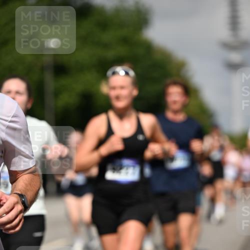 29.06.2025 - hella hamburg halbmarathon Dr. Thomas Lammeyer http://msf.ph/oto/8513030 29.06.2025 10:01:40 Kennedybrücke 1094, 1193, 1258, 1320, 1321, 1335, 1422, 1563, 1870, 2138, 2252, 2397, 2444, 2448, 2488, 2612, 2946, 3048, 3058, 3096, 3698, 3999, 4379, 4986, 5032, 5633, 5672, 5907, 6356, 6374, 6569, 6628, 6776, 7134, 7221, 7478, 7594, 7646, 7724, 7742, 7952, 7973, 7976, 8172, 8176, 8689, 8973, 9145, 9214, 9227, 9739, 9994, 10368, 10376, 10860, 11143, 11430 meine-sportfotos.de